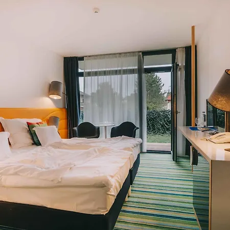 Hotell Fenyves Yacht Club Superior