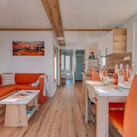 Fenyves Yacht Club Superior