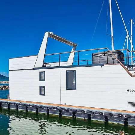 Fenyves Yacht Club Superior