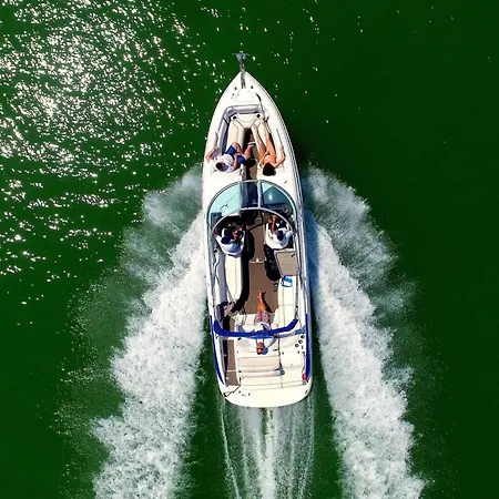 Fenyves Yacht Club Superior بالاتونفينيفيس