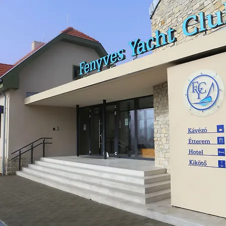 Отель Fenyves Yacht Club Superior
