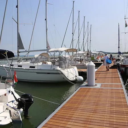 Fenyves Yacht Club Superior