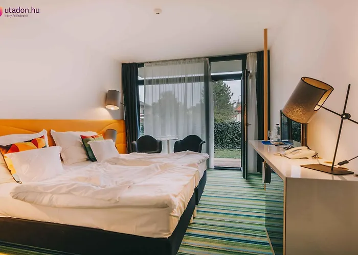 Отель Fenyves Yacht Club Superior