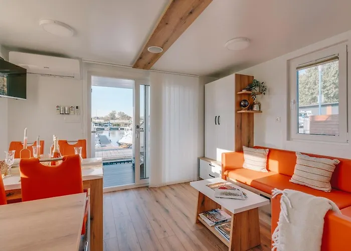 Fenyves Yacht Club Superior