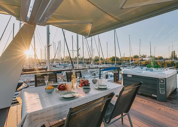 Hotel Fenyves Yacht Club Superior