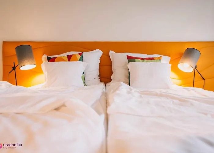 Отель Fenyves Yacht Club Superior 3*