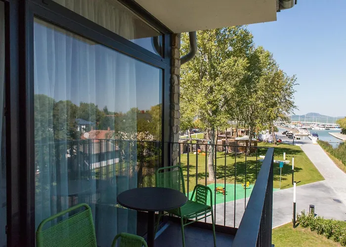 Fenyves Yacht Club Superior Балатонфеньвеш