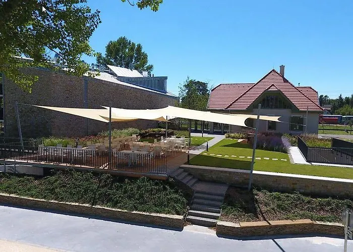 Fenyves Yacht Club Superior Hotel