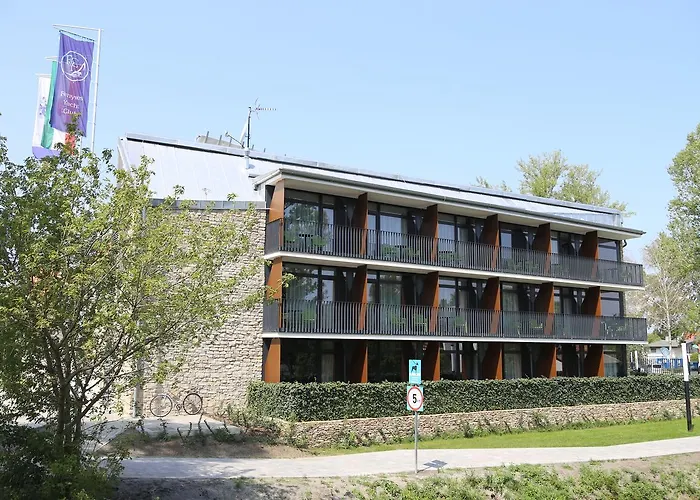 Fenyves Yacht Club Superior Hotel 3*