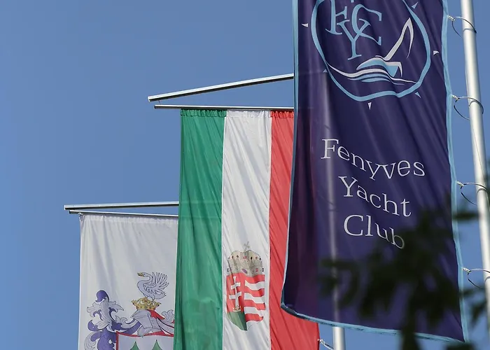 Отель Fenyves Yacht Club Superior