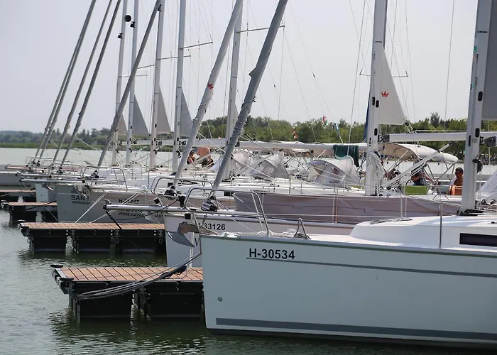 Hotel Fenyves Yacht Club Superior